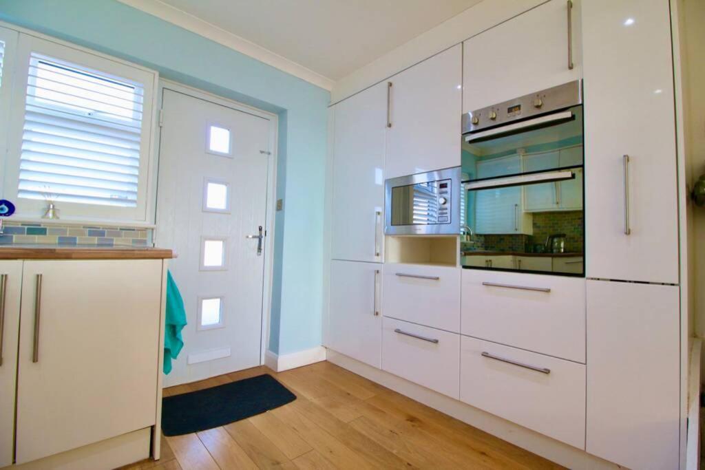 Serenity "Your Calm Seafront Retreat" By Air Premier Seaford Eksteriør bilde